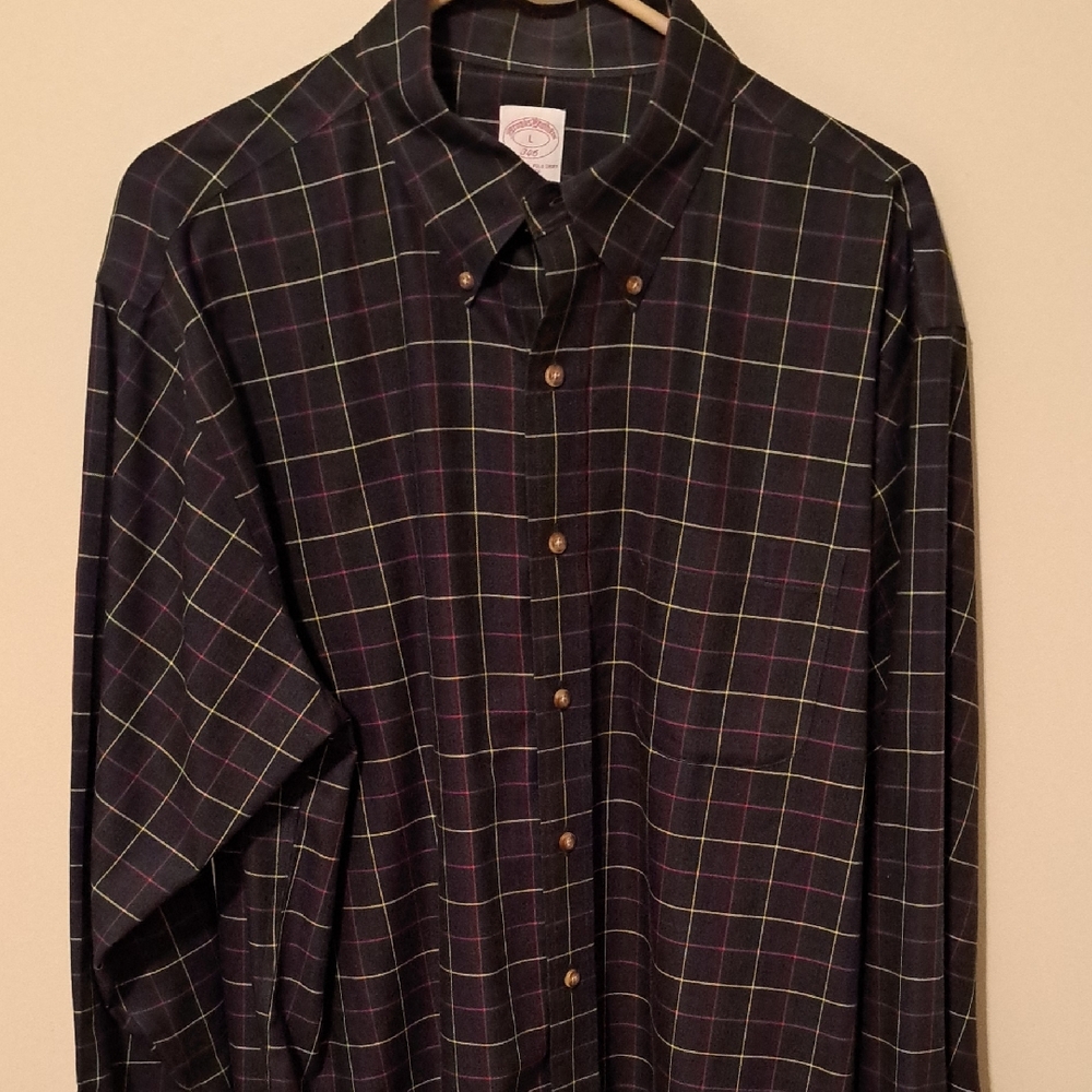 Brooks Brothers Dark Blue, Red and Yellow.  Casual Button Down Shirt. Large.